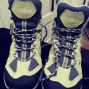 Size 8 womans LL bean lace up fall/winter boots